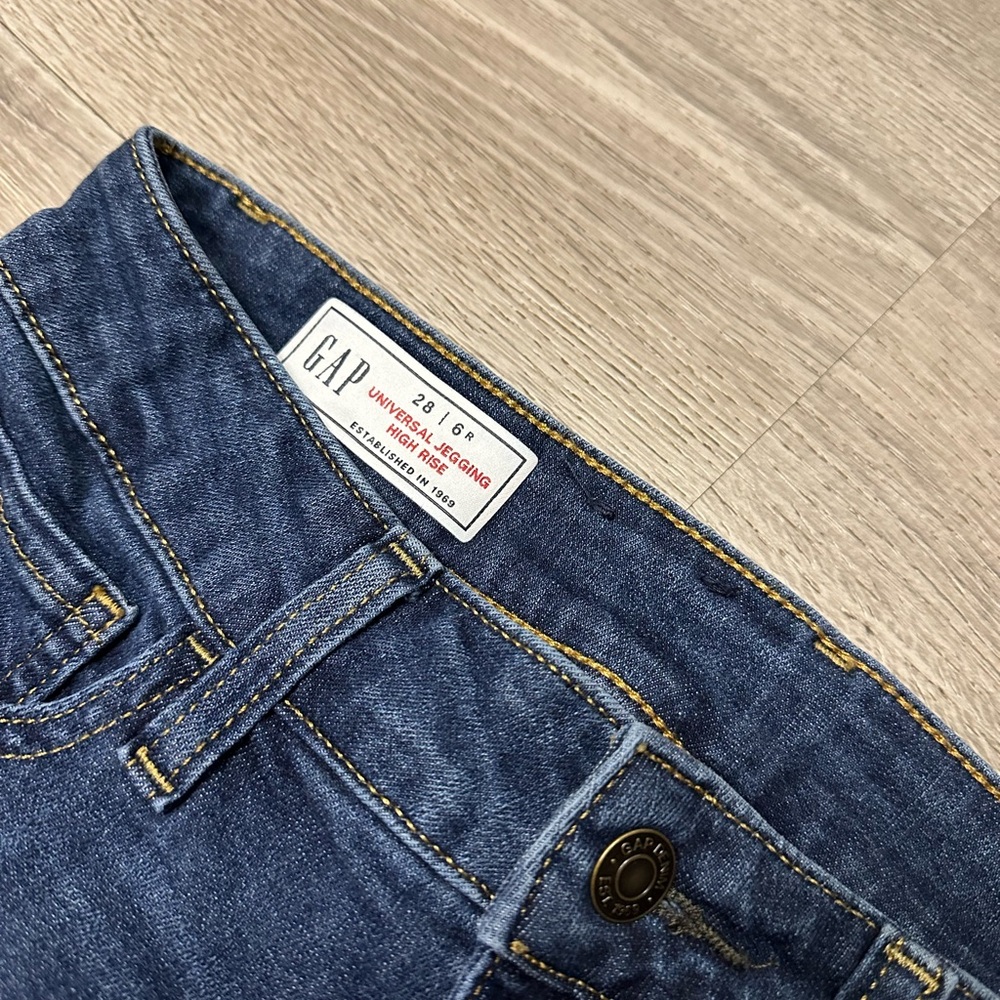 •GAP• UNIVERSAL HIGH RISE JEGGING - Picture 2 of 5